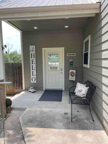 Waco House | The Nest 1 Bedroom Suite 12 min from Magnolia