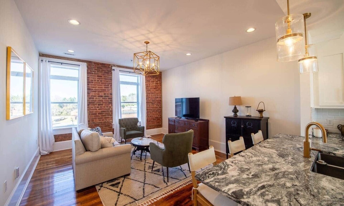 Seneca Apartment | The Nest Above - Sparrow Suite