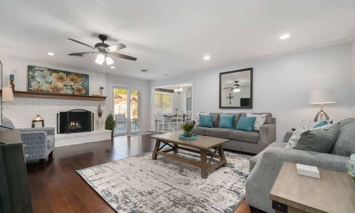 Fort Smith House | The Nest-Cozy 4BR in the heart of town w/fire pit