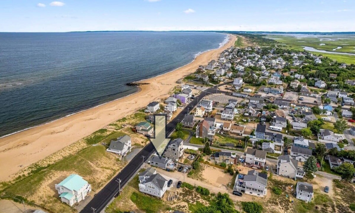 Newbury House | The Nest | High-End Kitchen | Steps to Beach | A/C