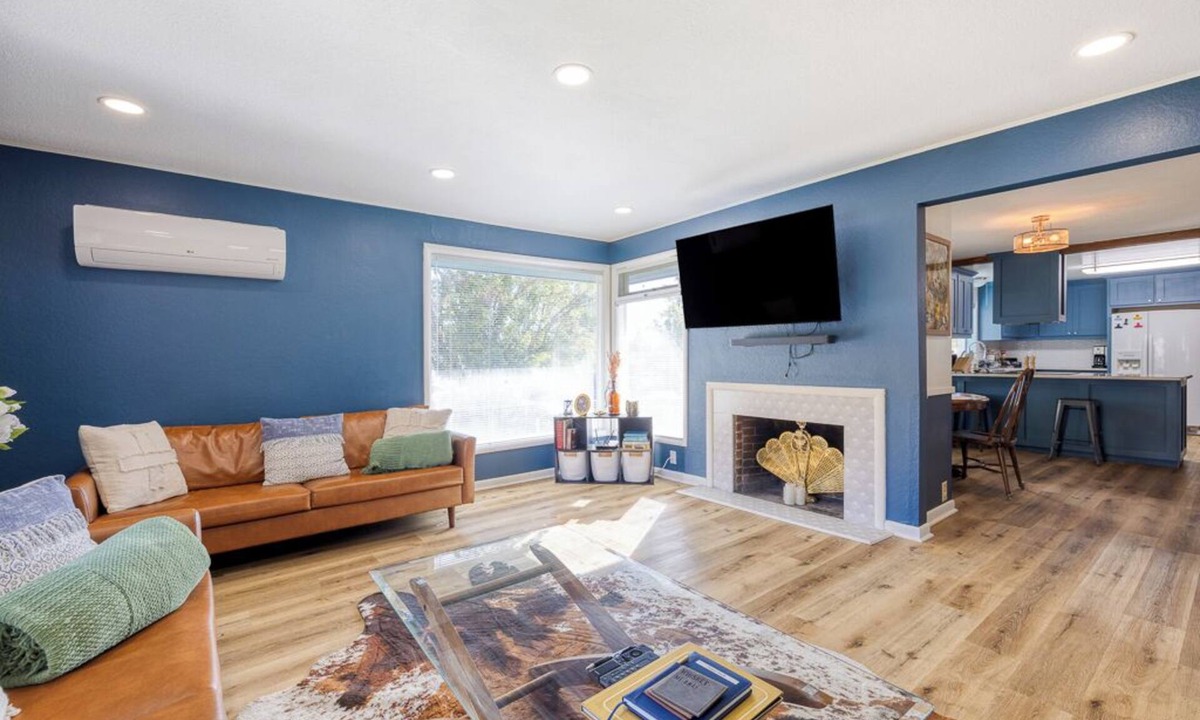 Downtown Klamath Falls House | The Nest with Firepit & Backyard Swings