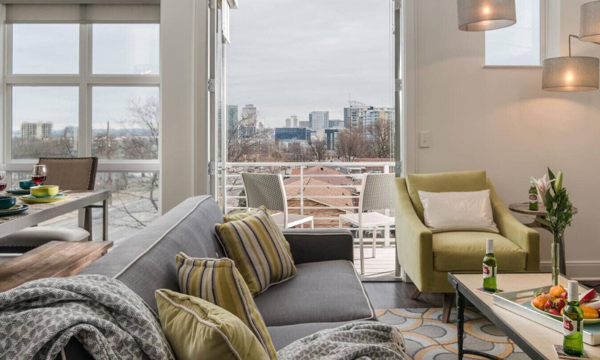Edgehill Villa | The New Nashview: 4BR Gulch | Rooftop Fire Pit