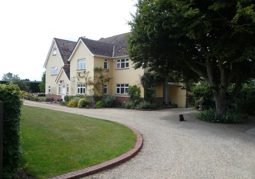 Baldock Bed & Breakfast | The Newnham White House
