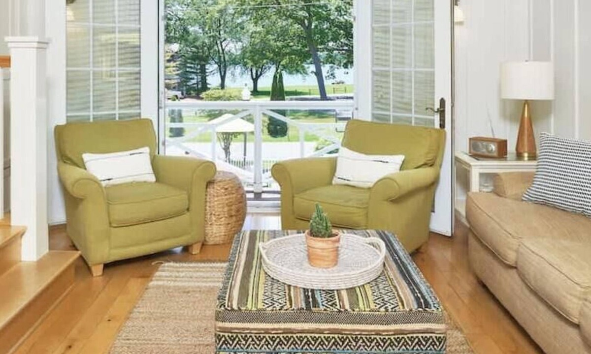 Holland Ski Chalet | The Newport: 2 BR Luxury Townhome, Pool, Hot Tub, Free Golf, Near Lake Michigan