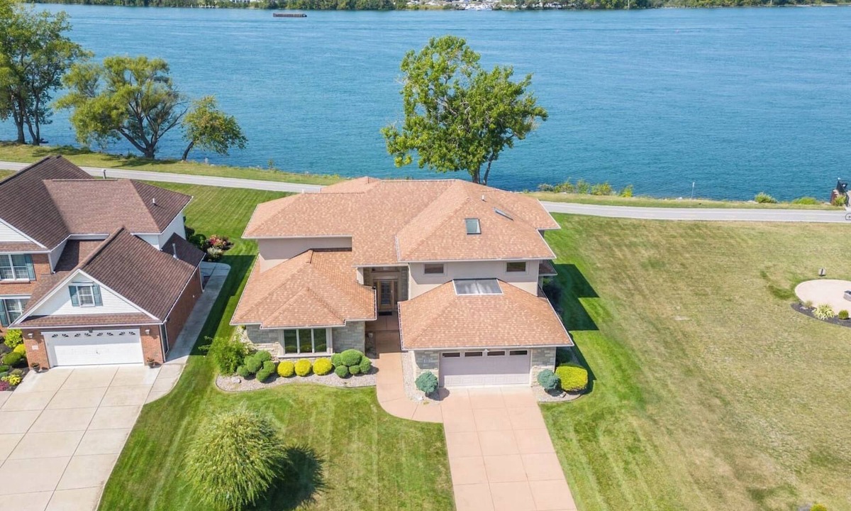 Tonawanda House | The Niagara Shores by Sul Lago