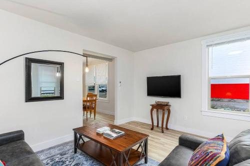 Stanwood Apartment | The Nighthawk Eyrie