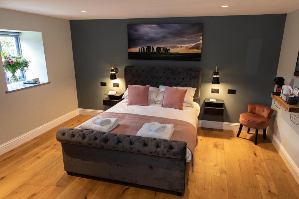 Wincanton Hotel | The Nog Inn