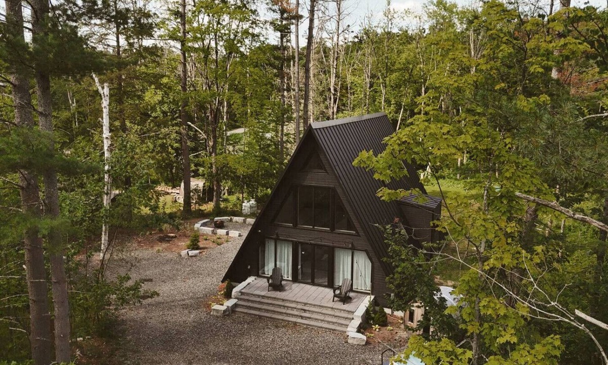 Gravenhurst House | [The Noir]A Truly Unique A-Frame
