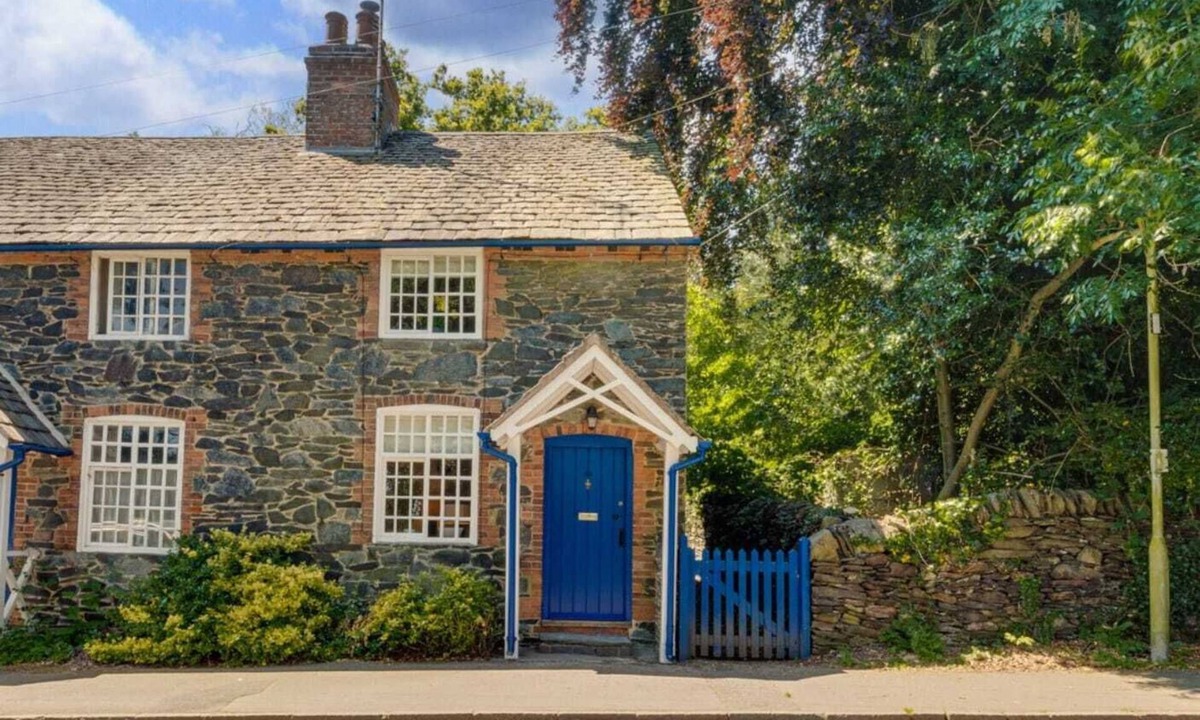Loughborough House | The Nook with Hot Tub