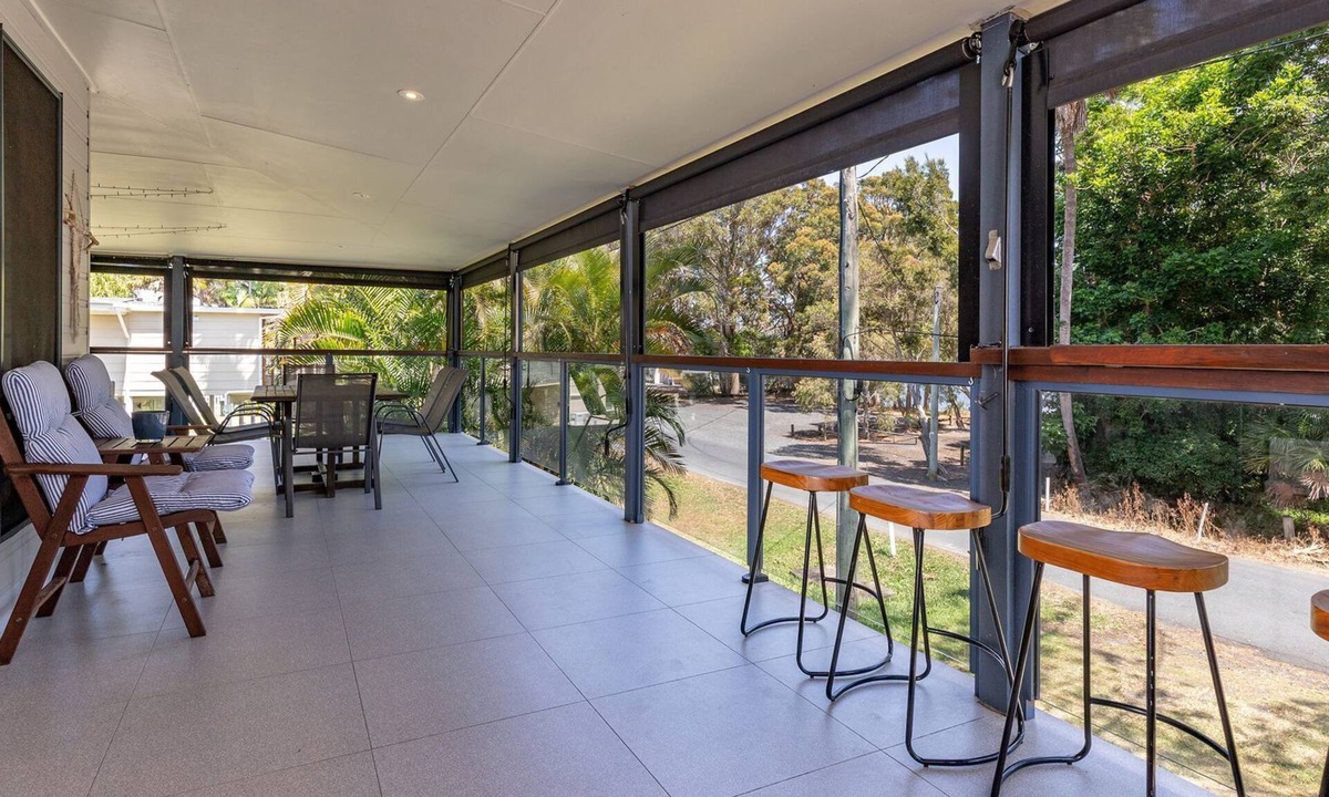 Smiths Lake House | The Norfolk - Pacific Palms Holidays