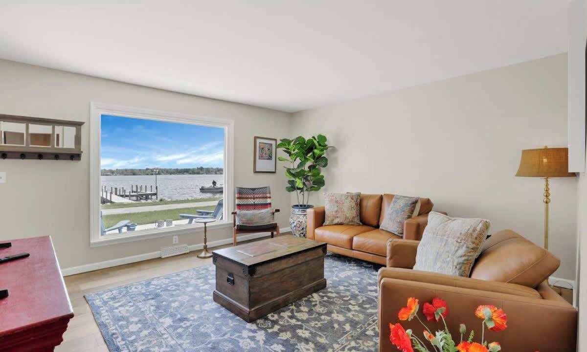 Buckeye Lake House | The North Shore Spot-Waterfront Home!