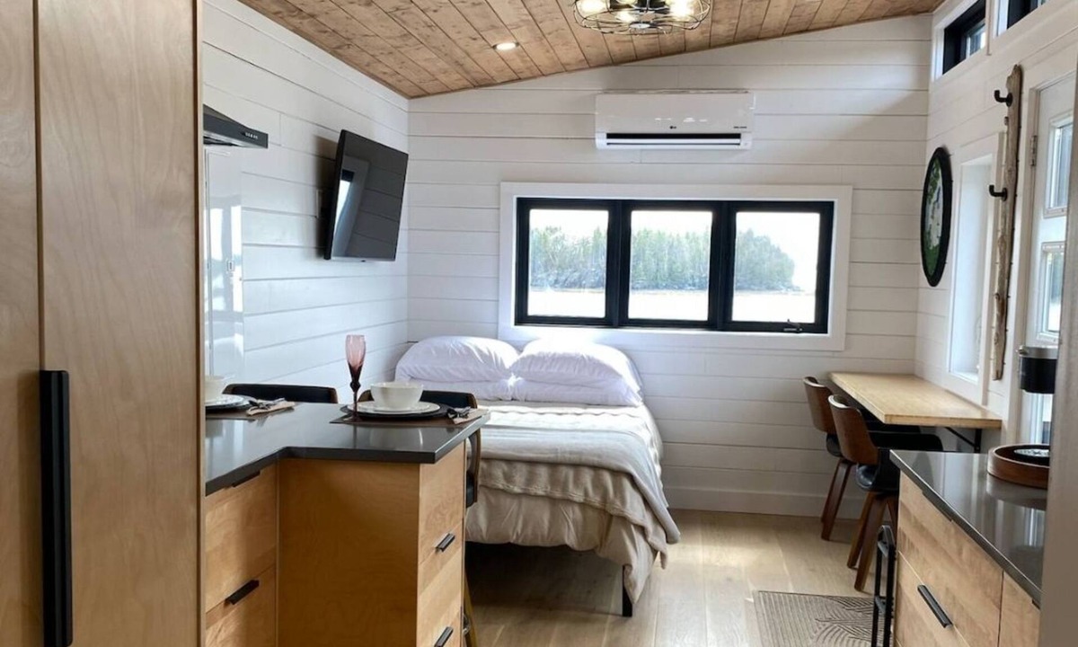 Newfoundland Apartment | The Northern Tickle offers grogeous view of the ocean. 20 minutes to Twillingate