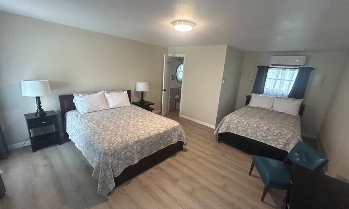 Barksdale House | The Nueces River Retreat - Room #2