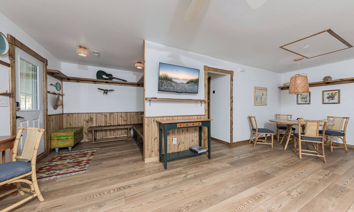 Swansboro House | "The Nutt" A Stylish Family+ Pet-Friendly Coastal Compound in Historic Swansboro