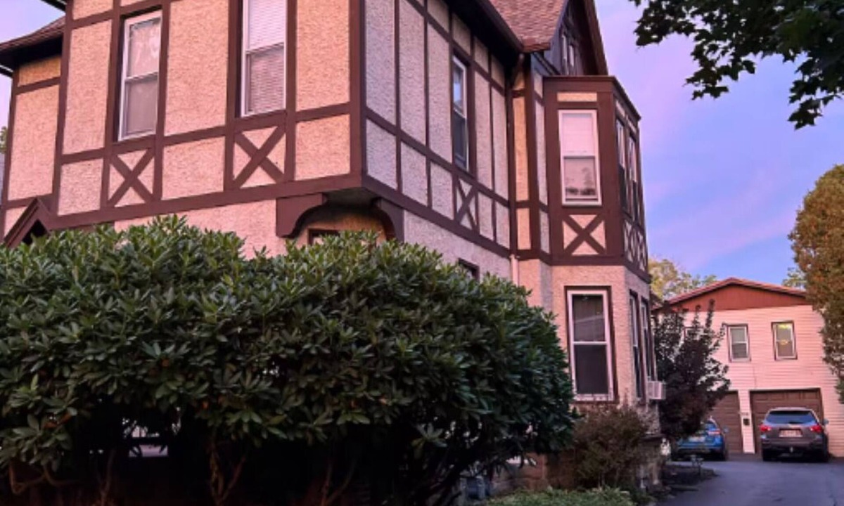Olean House | The Oak Hill Historic District Hideaway