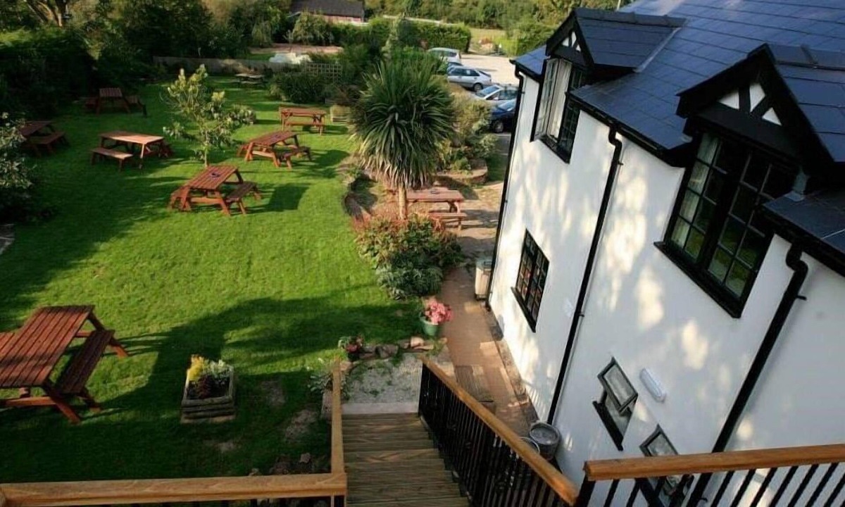 Ledbury Bed & Breakfast | The Oak Inn Staplow