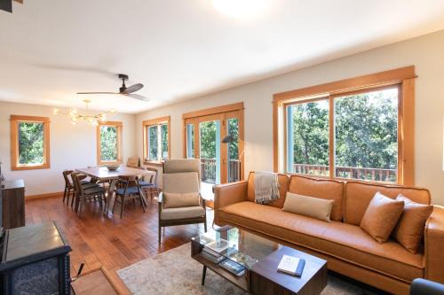 Lyle House | The Oaks feat Private Disc Golf Course