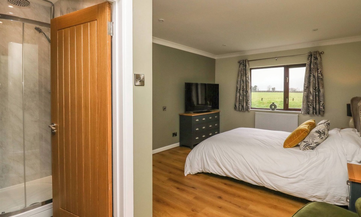 Saint Clears Cottage | The Oaks