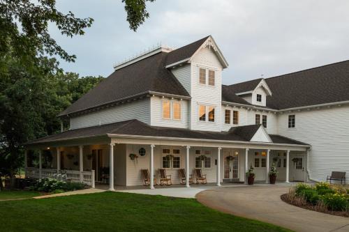 Spirit Lake Bed & Breakfast | The Oakwood Inn Okoboji