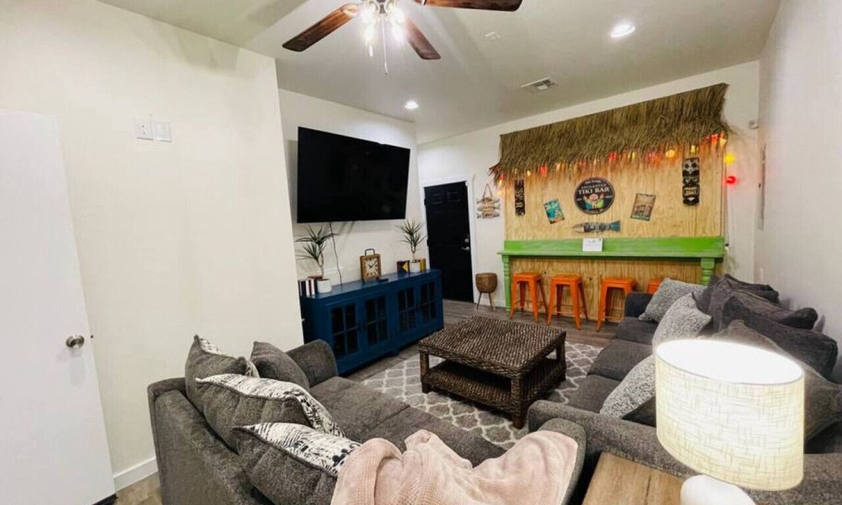 Eufaula House | The Oasis in the Cove, Beautiful Lakefront View!