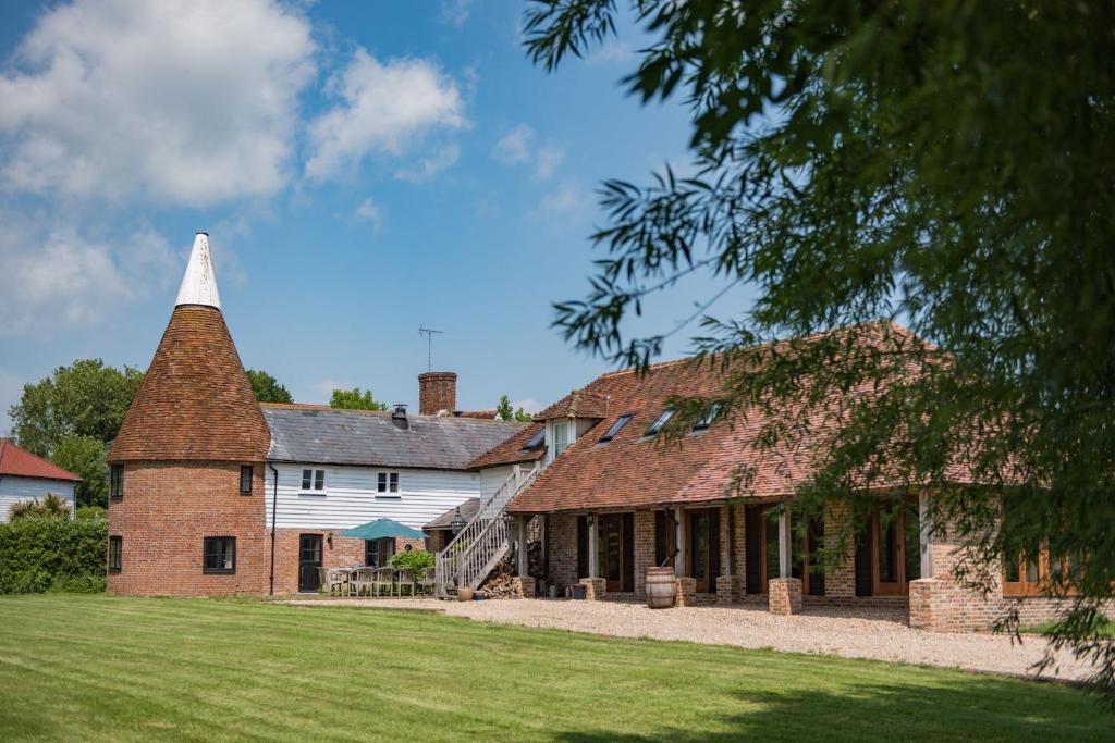 Newenden House | The Oast by Bloom Stays