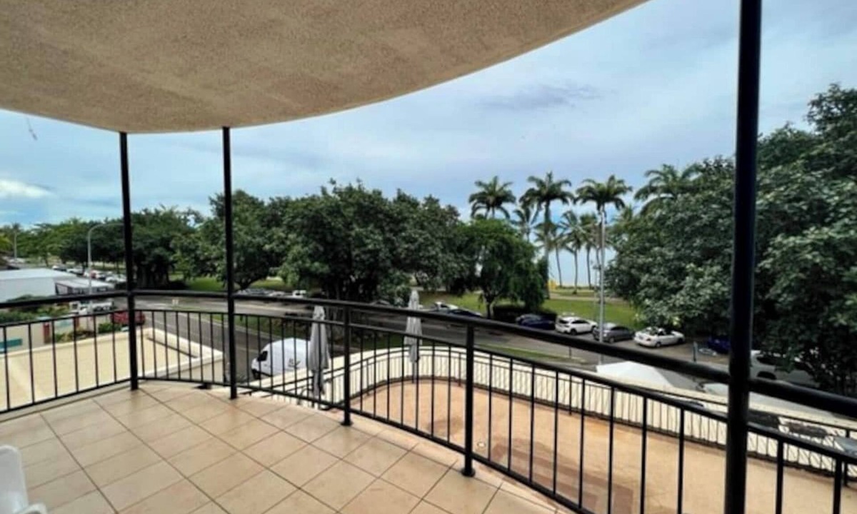 North Ward Apartment | The Ocean Front Strand u15