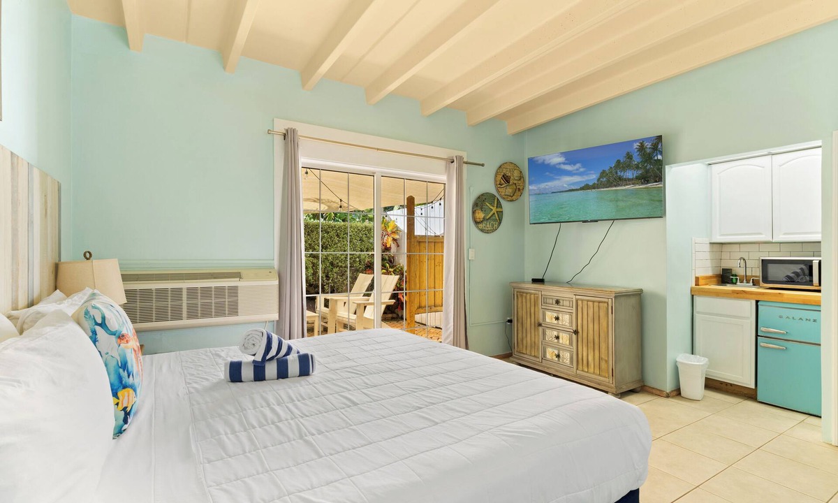 Islamorada Hotel | The Ocean View Inn & Pub
