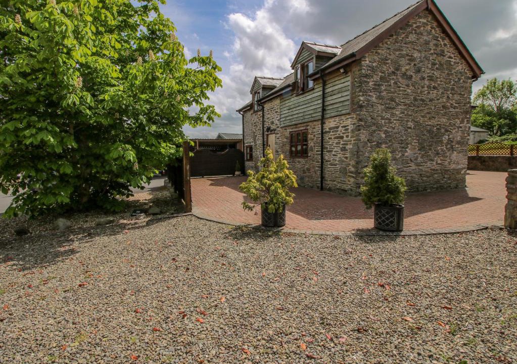 Bishops Castle House | The Old Barn