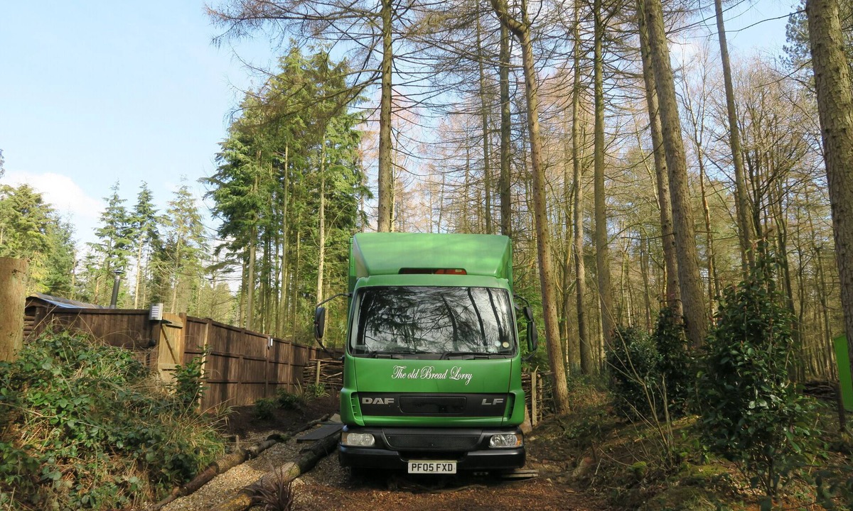 Warlingham House | The Old Bread Lorry with hot tub