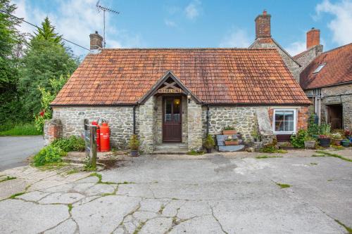 Penselwood House | The Old Bull Stall