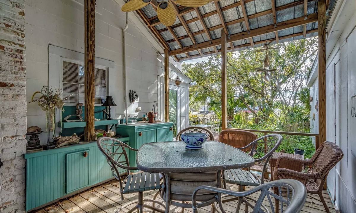 Carrabelle Hotel | The Old Carrabelle Hotel