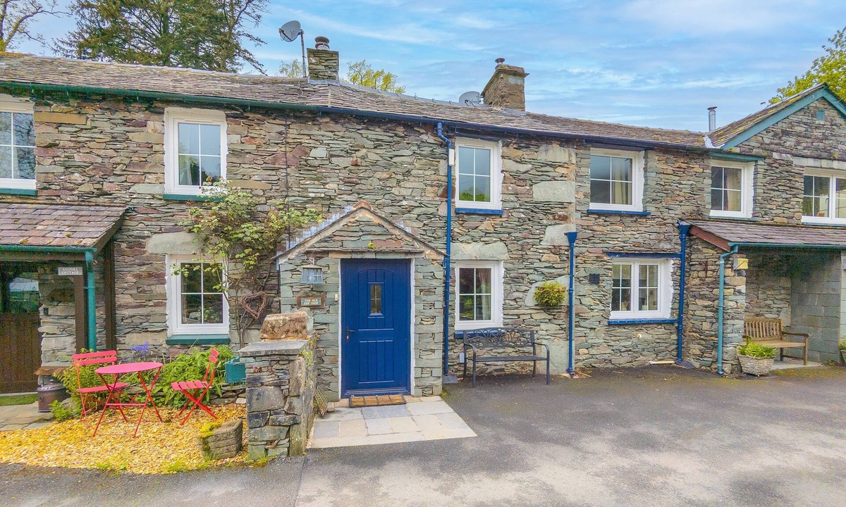 Penrith Cottage | The Old Cop Shop - 2-Bed cottage with log-burner, walking distance to boats and the Lake