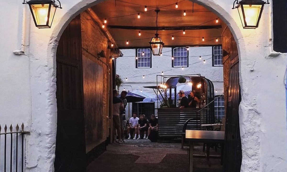 Faringdon Hotel | The Old Crown Coaching Inn