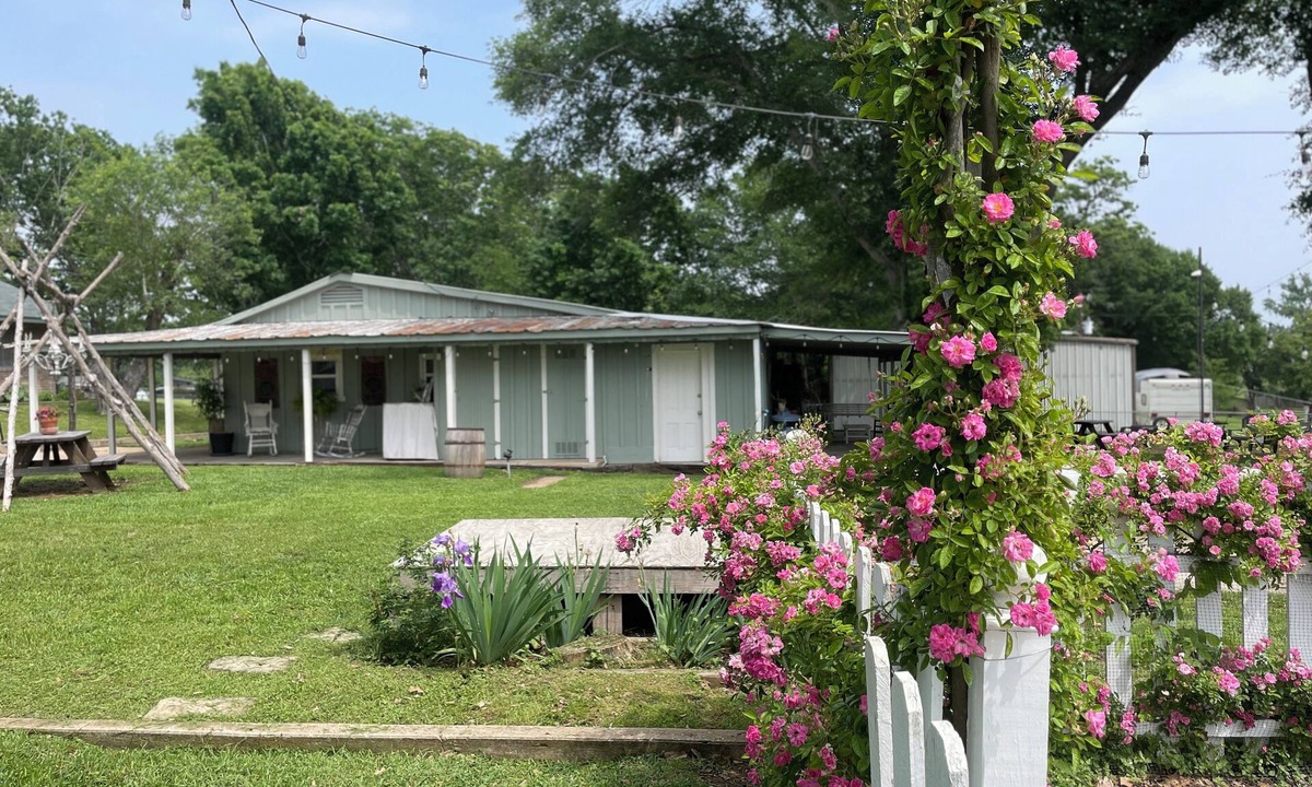 Brenham House | The Old Dairy – A Historic Brenham Getaway