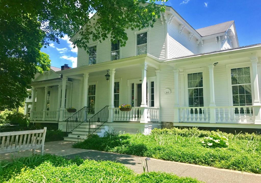 Old Lyme Hotel | The Old Lyme Inn