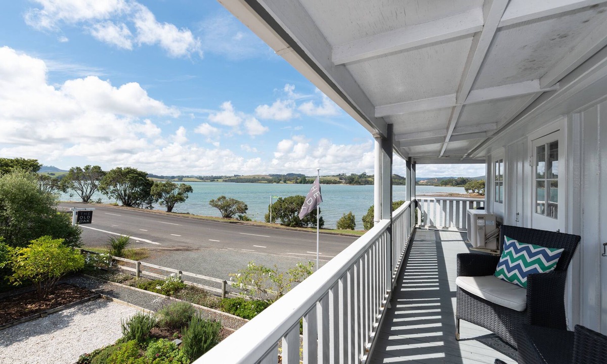 Mangonui Hotel | The Old Oak Boutique Hotel