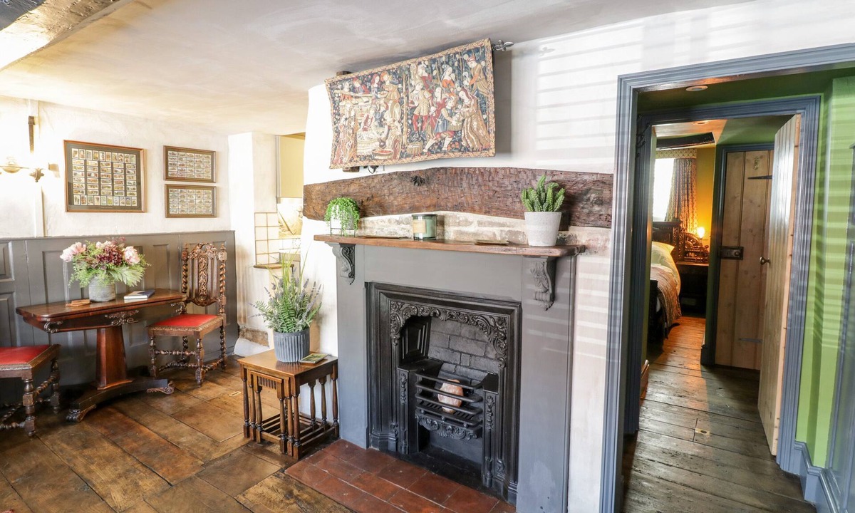 Tewkesbury Cottage | The Old Paper Shop