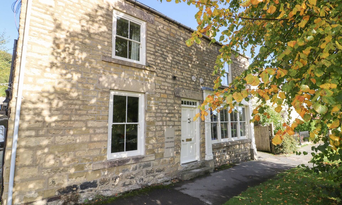 Ampleforth Cottage | THE OLD POST OFFICE, family friendly, with open fire in Ampleforth