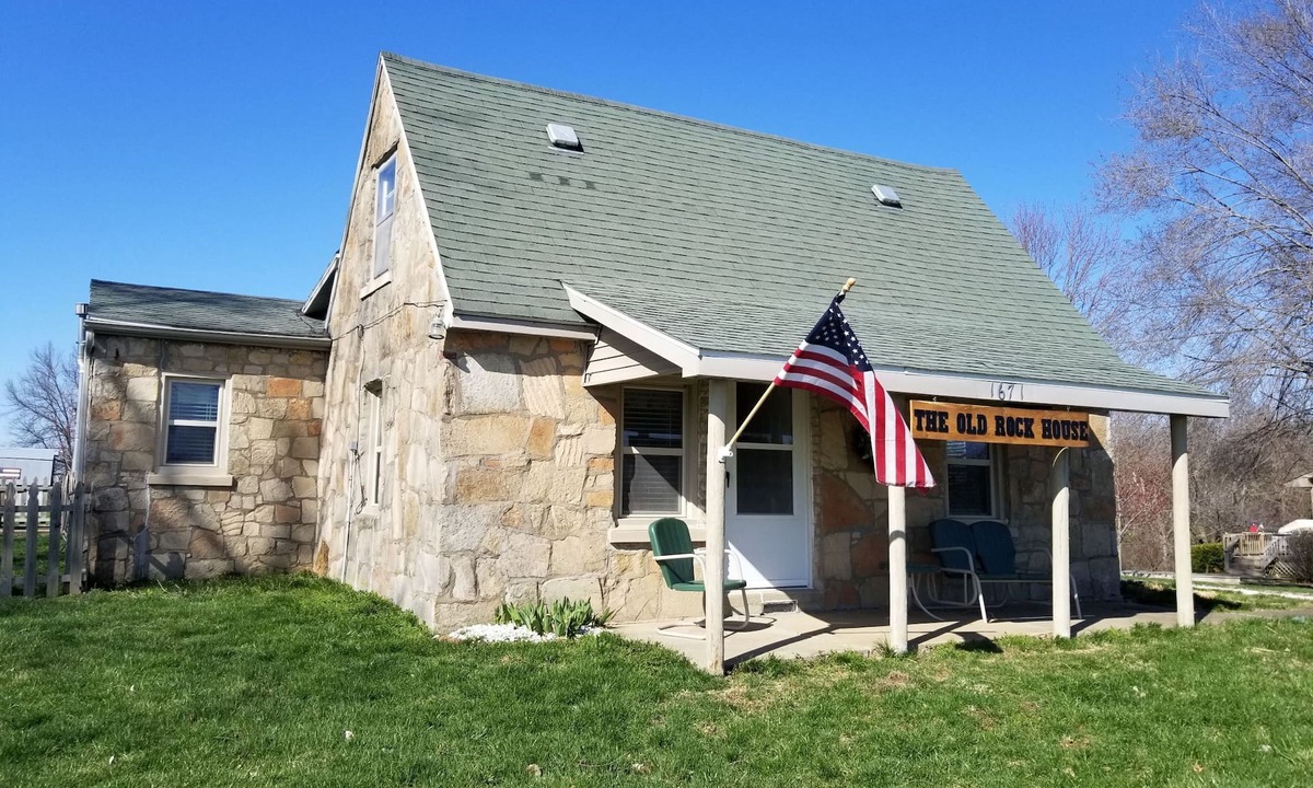 Holts Summit House | The old rock house!