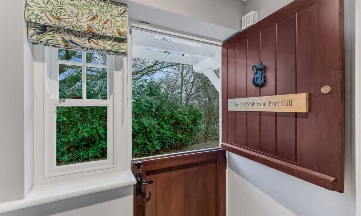 Medbourne House | The Old Stables - Hot Tub Packages Available