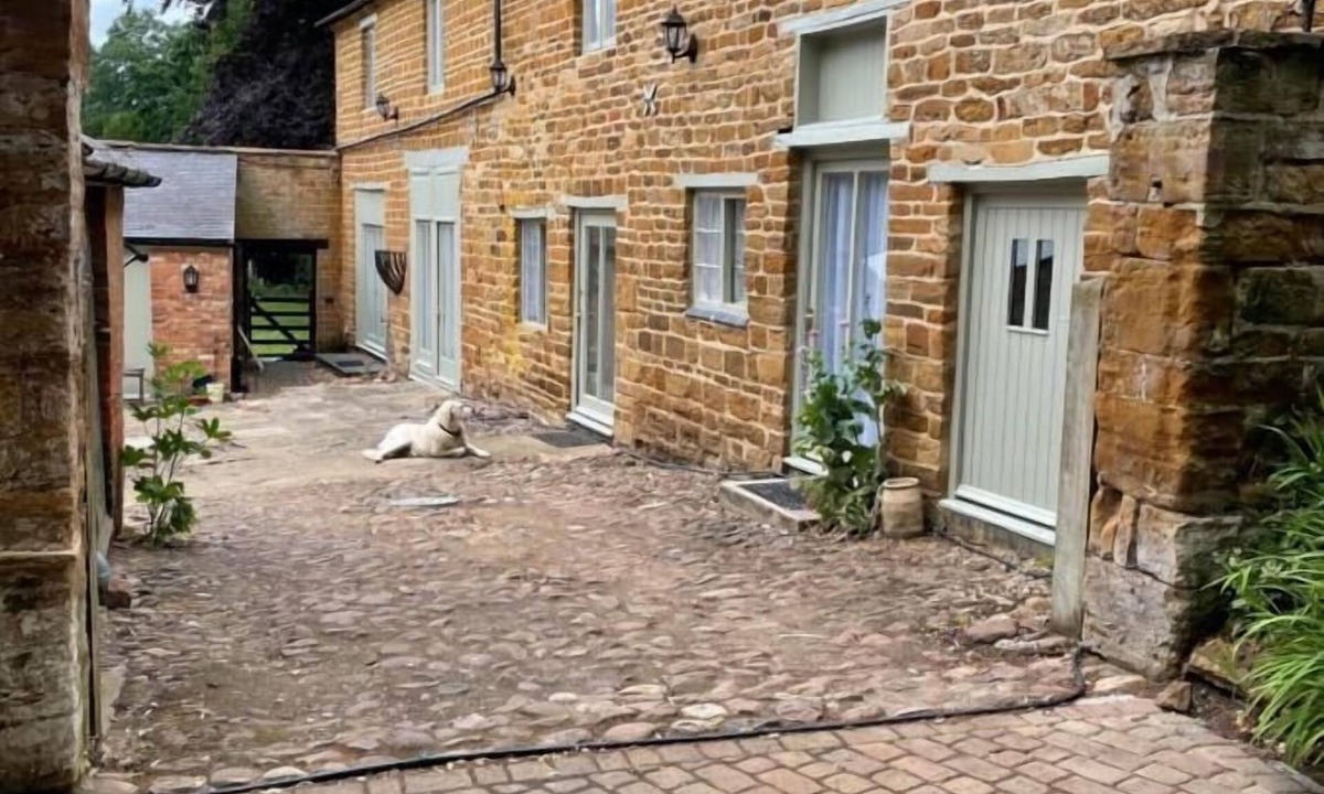 Flore Bed & Breakfast | The Old Vicarage