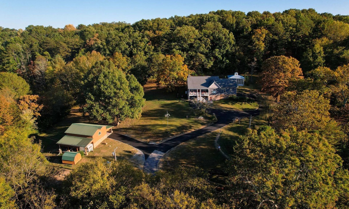 Hixson Cabin | The Ole Pole Barn at Dry Creek Hideaways