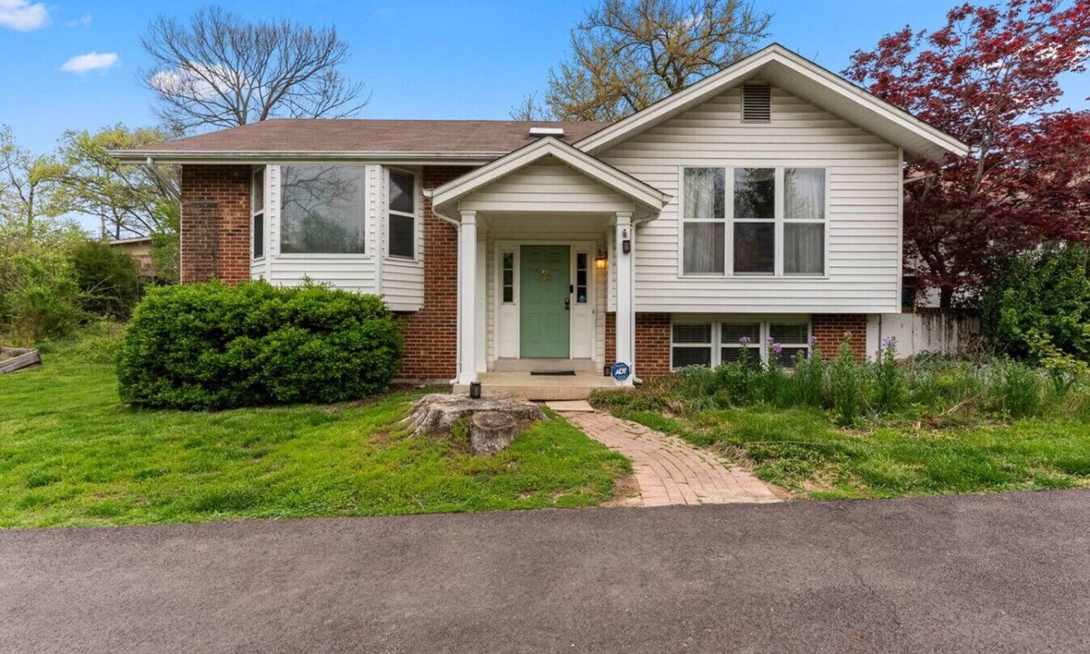 Olivette House | The Olive Branch: Stylish Oasis for 11