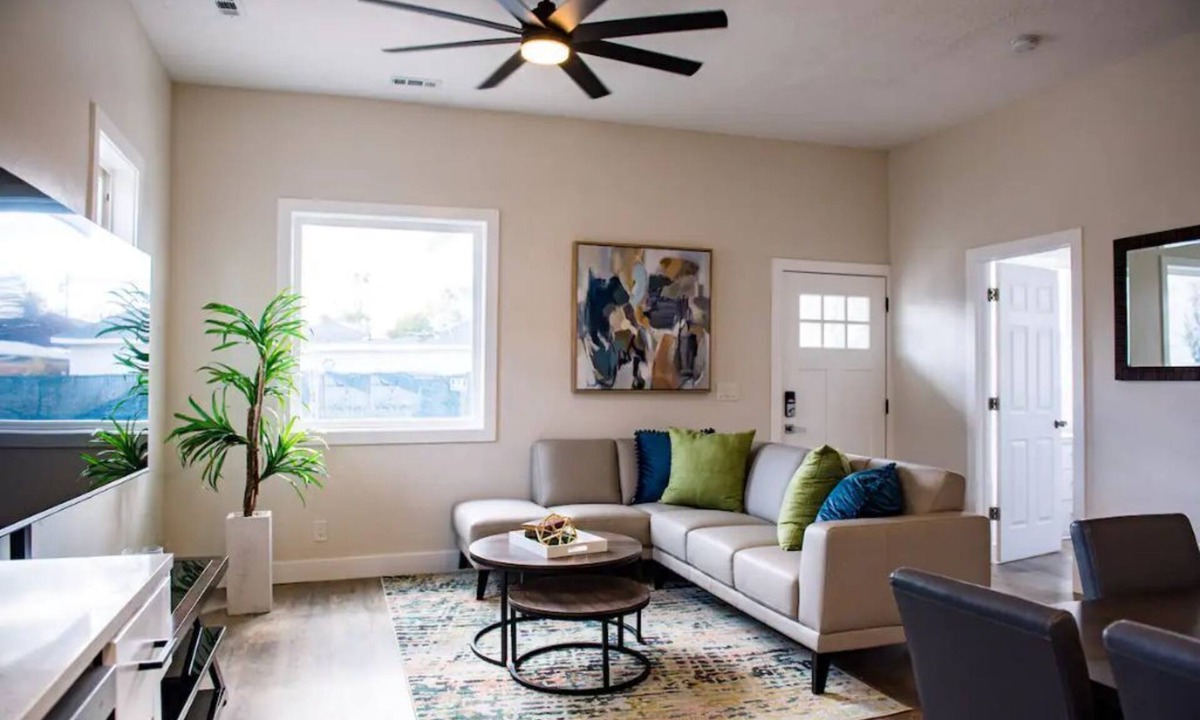 Midvale House | The Olive Den - Spacious New Remodel - Big Groups.