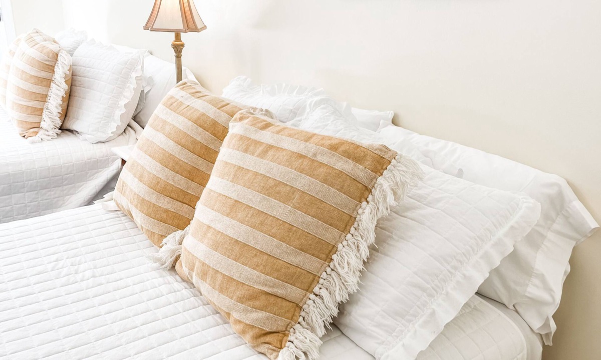 Whitehall Apartment | The Olive Room - #15