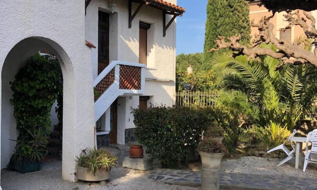 Sainte-Marie-la-Mer House | The olive tree - STE-MARIE-LA-MER