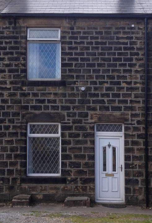 Millhouse Green House | The One in the Middle