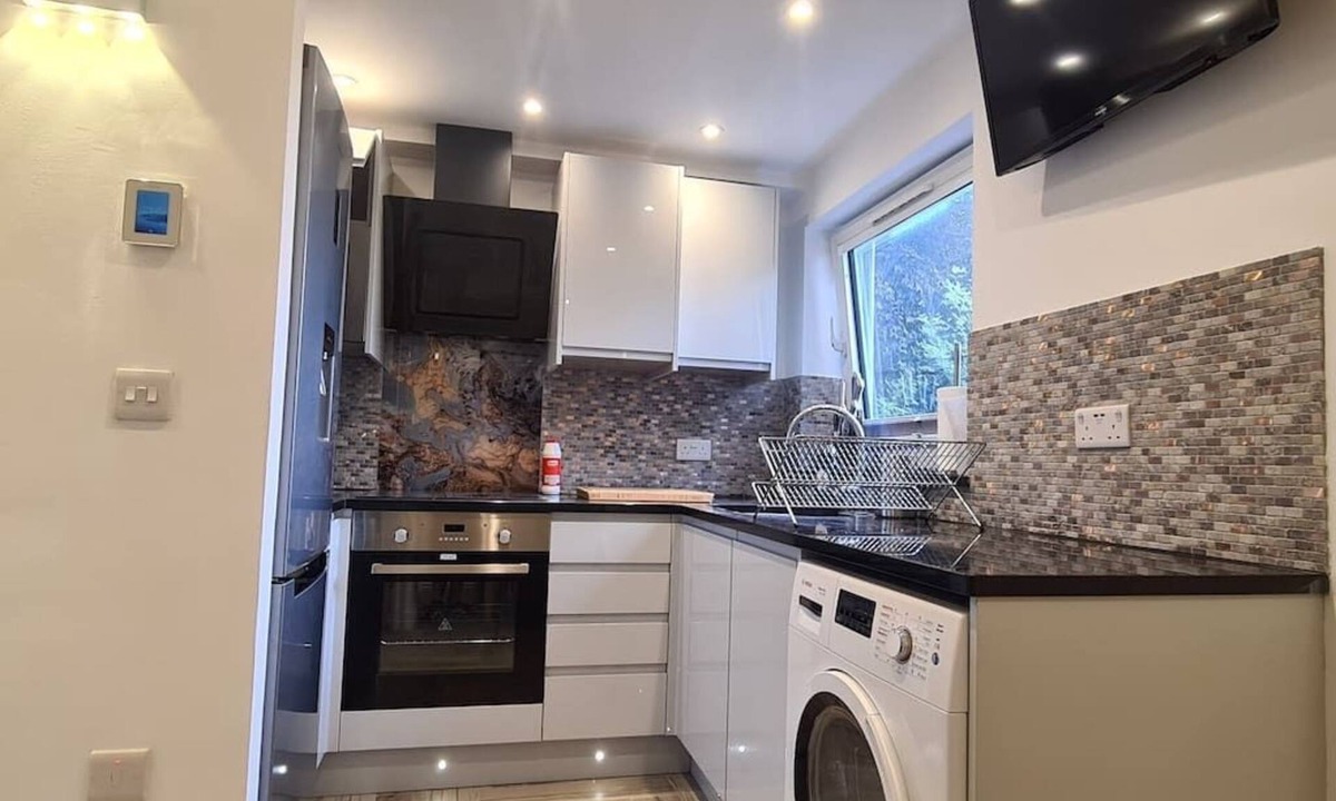 Luton Apartment | THE ONE- luton 1 bed, free parking