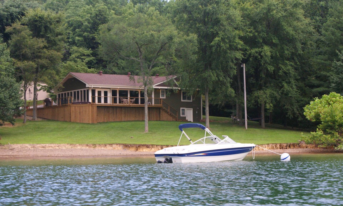 Byrdstown House | The Only Private Waterfront Home for Rent on Dale Hollow Lake