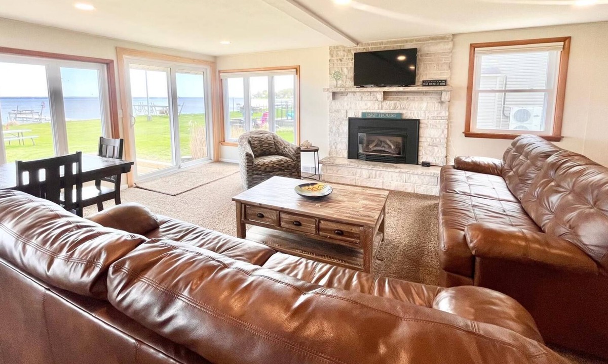 Bridgeport House | The Openwater Lakehouse at Billington Bay